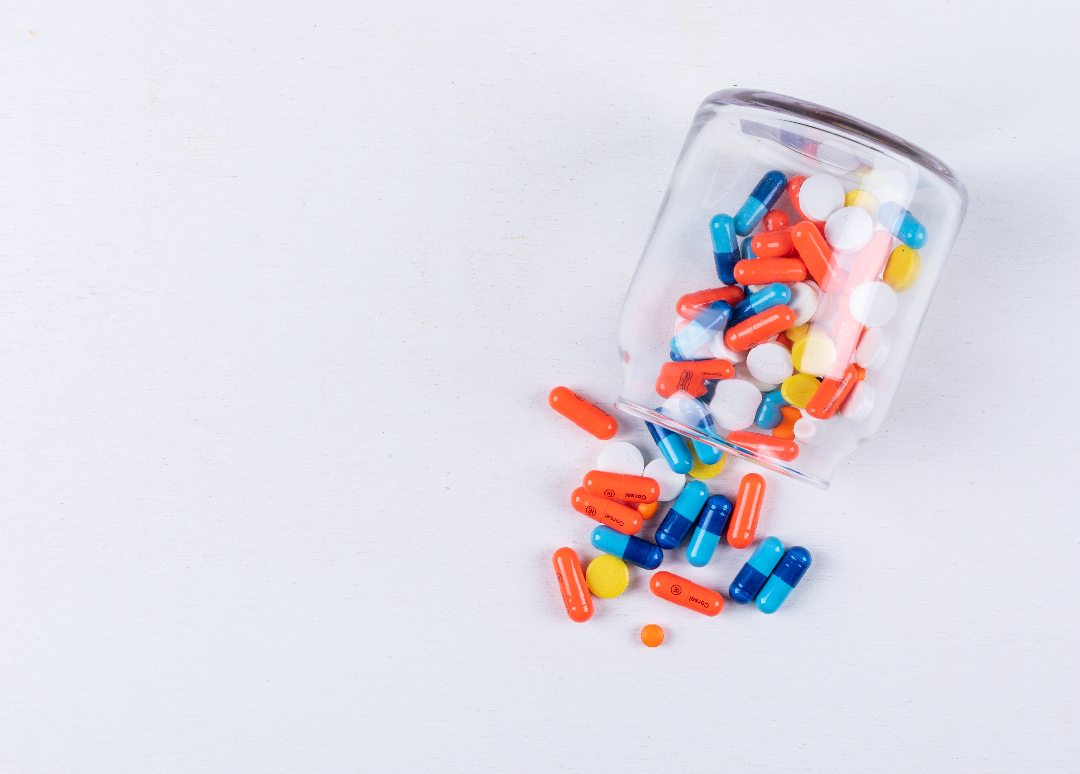 flat-lay-pills-jar (1)