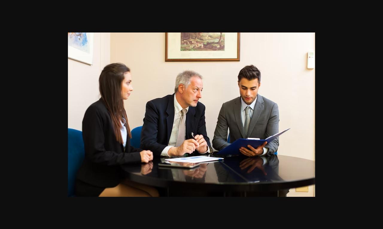 img-freepik-com-premium-photo-business-people-work-together-office_53419-8198-jpg-w-826