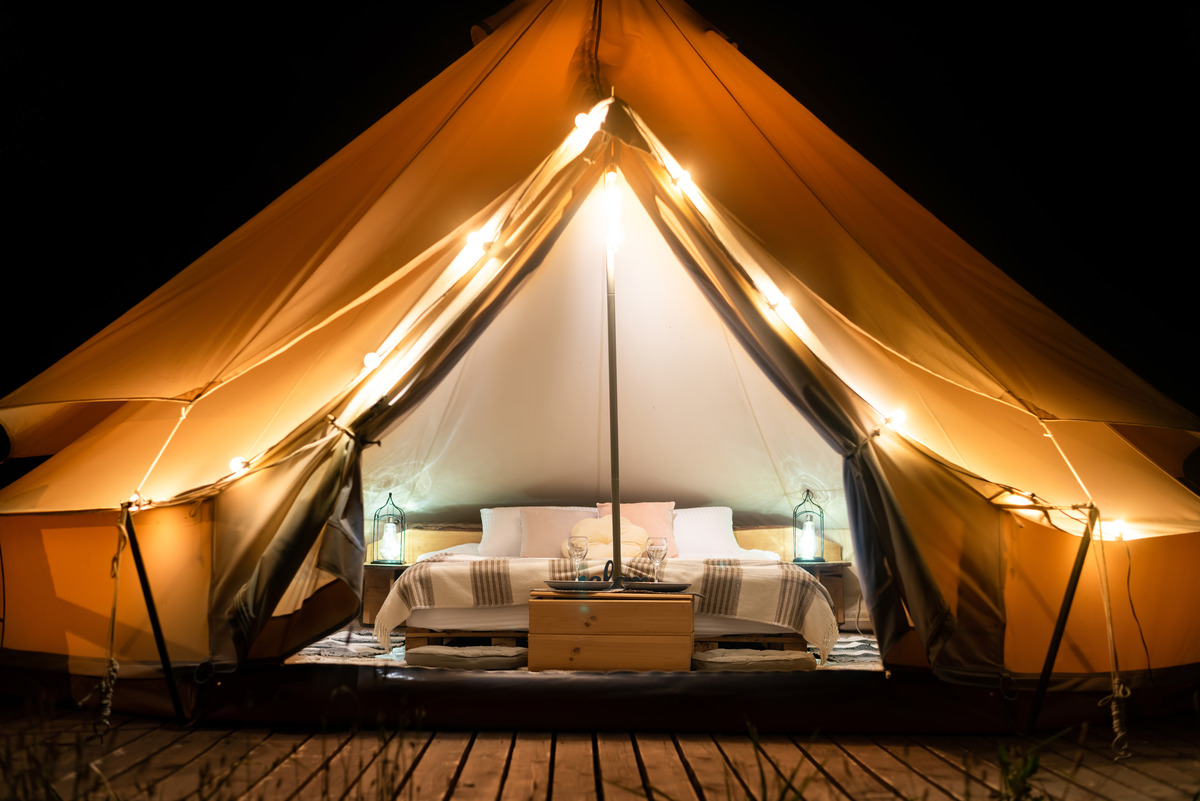 tent-glamping-night (1)