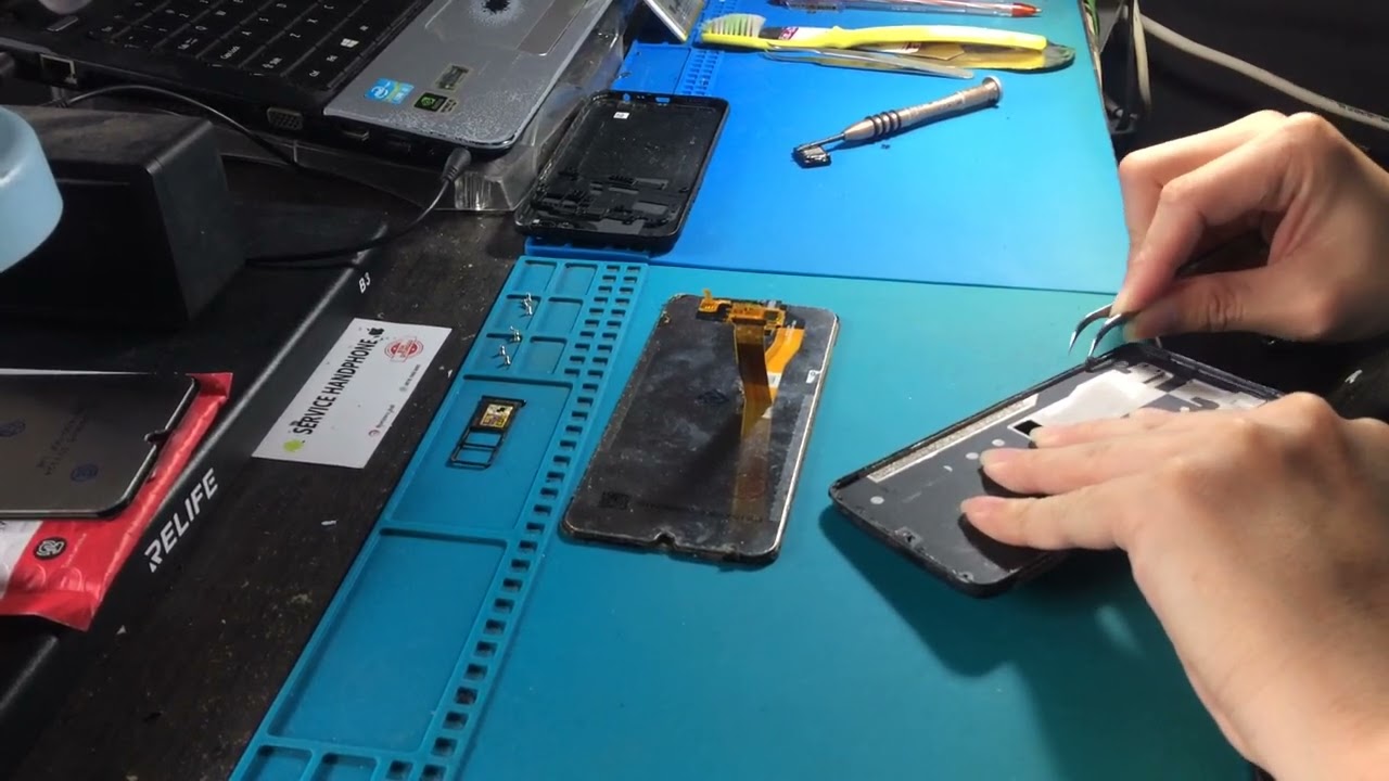 Cracked Mobile Screen Repair
